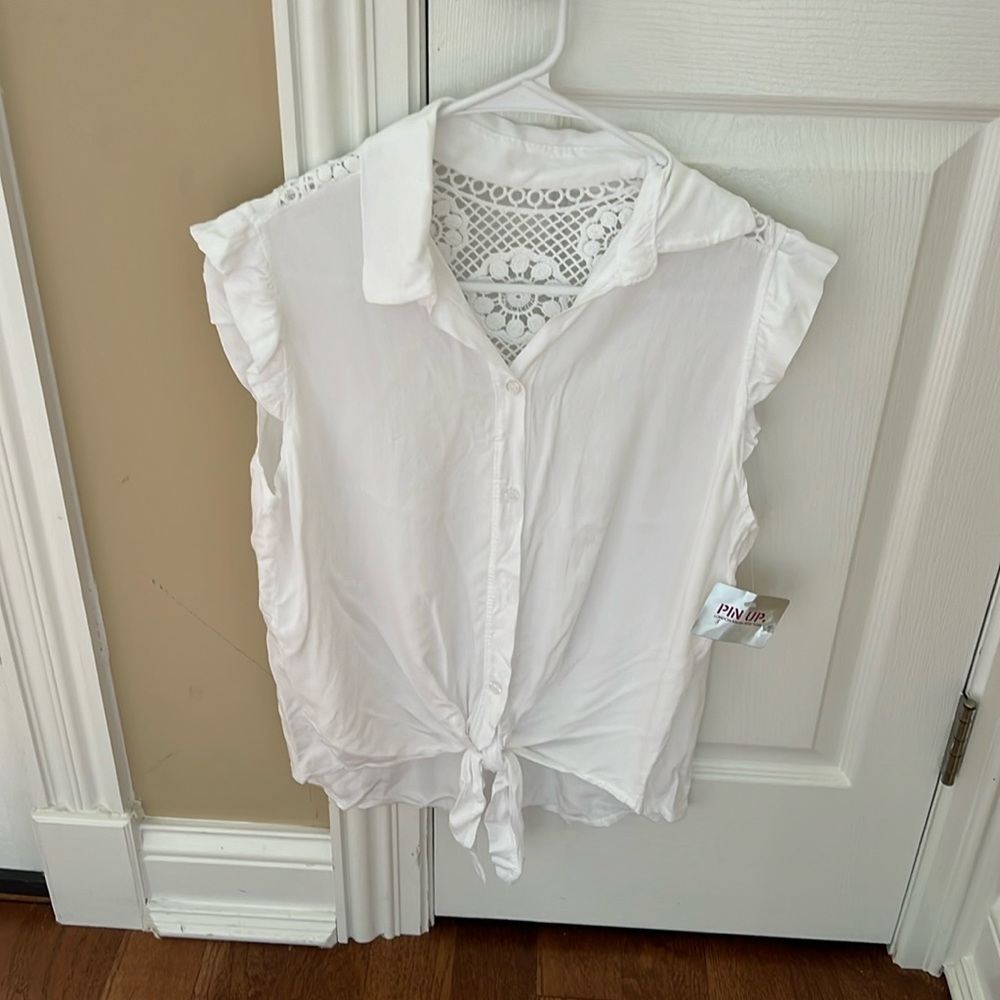 Pinup white sleeveless front knot blouse w/ crochet detail back.Italian fabric